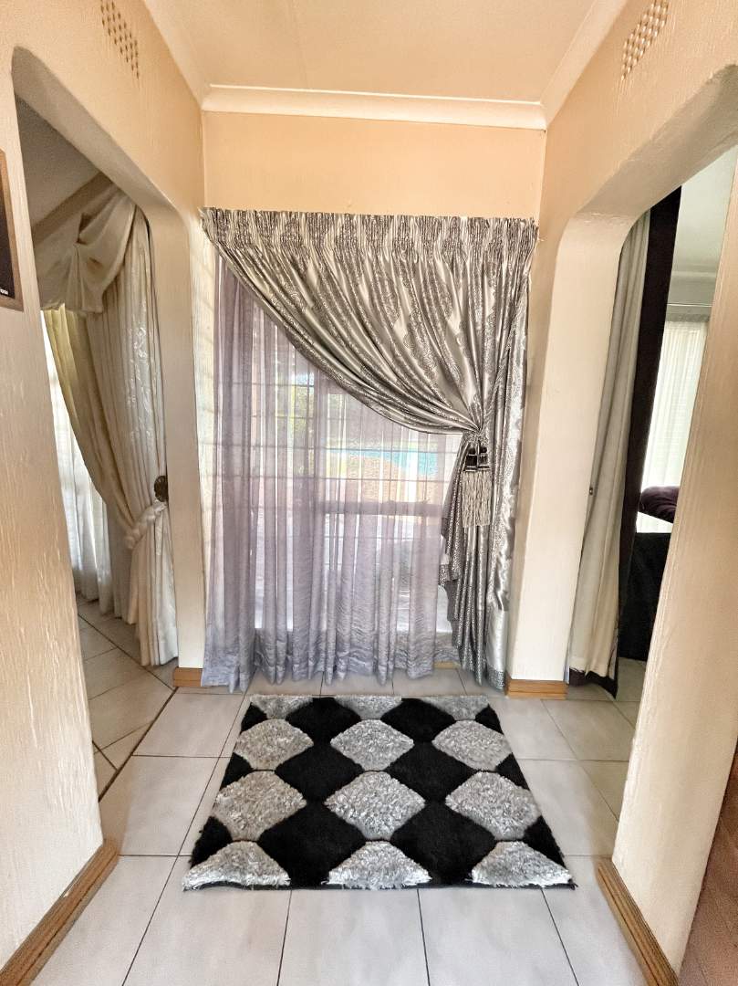 4 Bedroom Property for Sale in Brackendowns Gauteng