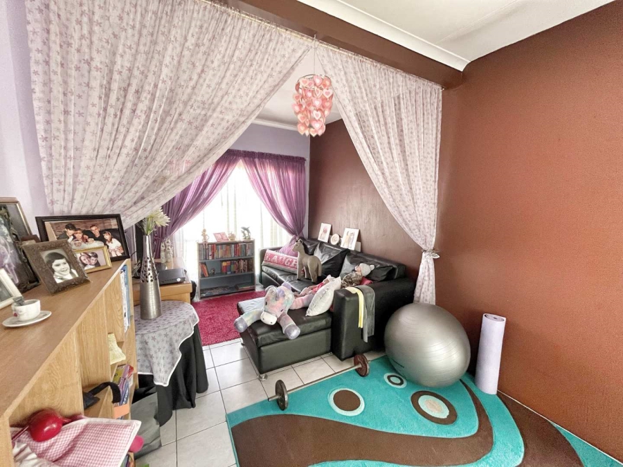 4 Bedroom Property for Sale in Brackendowns Gauteng