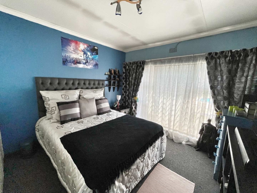 4 Bedroom Property for Sale in Brackendowns Gauteng