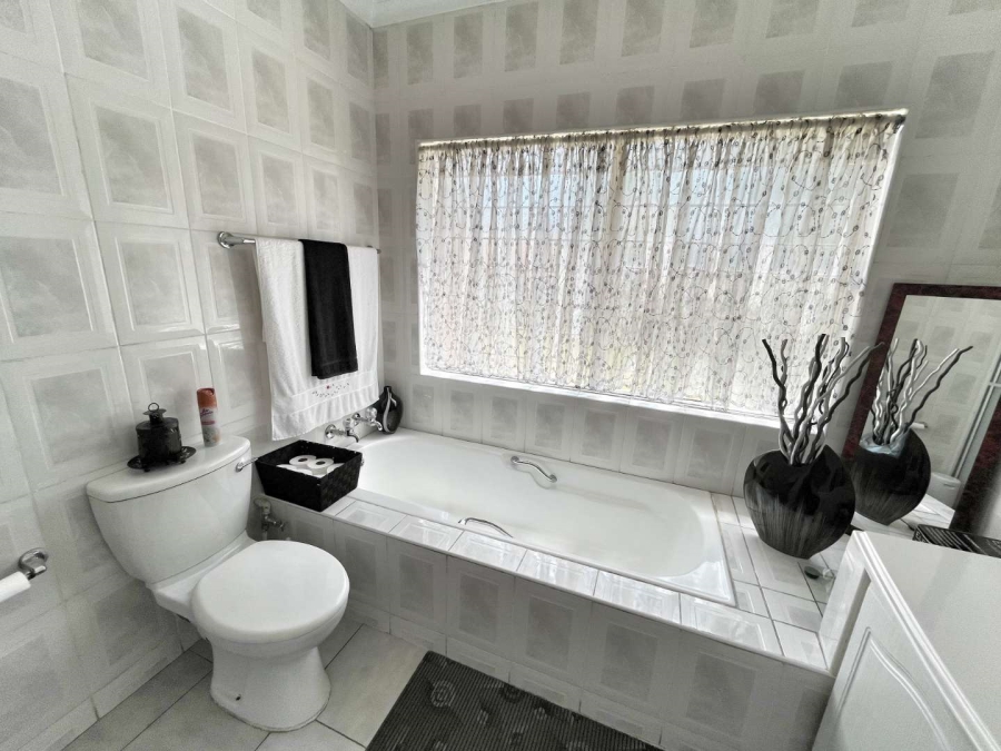 4 Bedroom Property for Sale in Brackendowns Gauteng