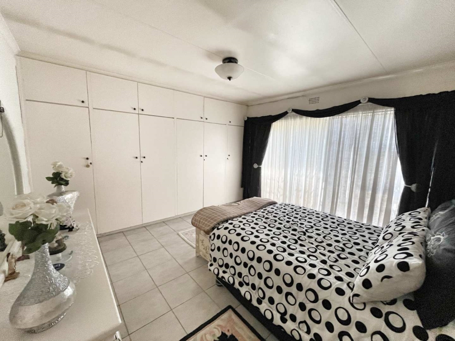 4 Bedroom Property for Sale in Brackendowns Gauteng