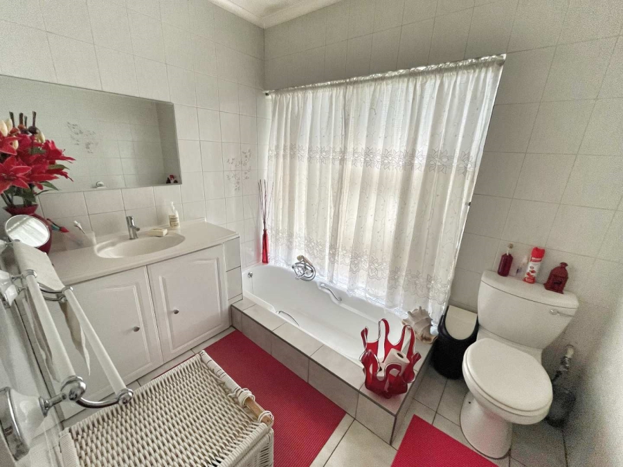 4 Bedroom Property for Sale in Brackendowns Gauteng