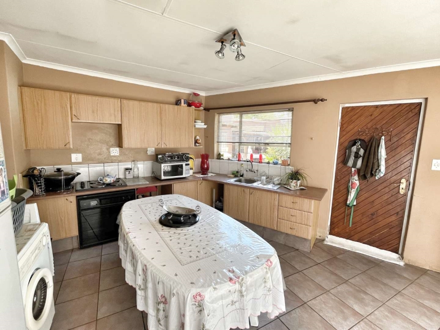 4 Bedroom Property for Sale in Brackendowns Gauteng