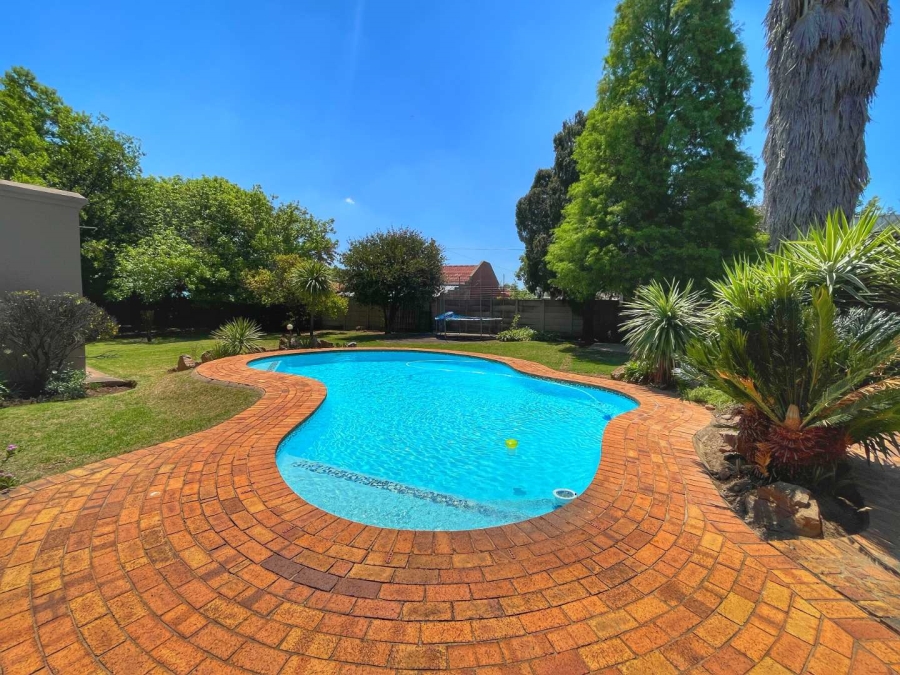 4 Bedroom Property for Sale in Brackendowns Gauteng