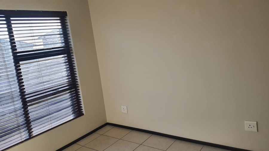 To Let 2 Bedroom Property for Rent in Oakdene Gauteng