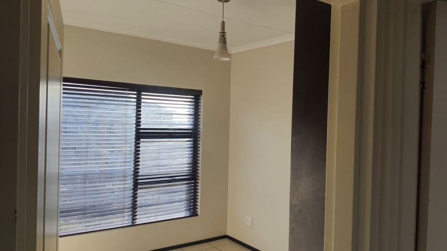 To Let 2 Bedroom Property for Rent in Oakdene Gauteng