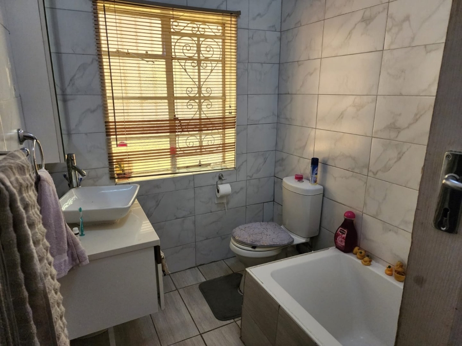 To Let 3 Bedroom Property for Rent in Comet Gauteng