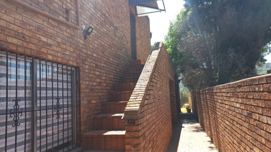 To Let 1 Bedroom Property for Rent in Glenvista Gauteng