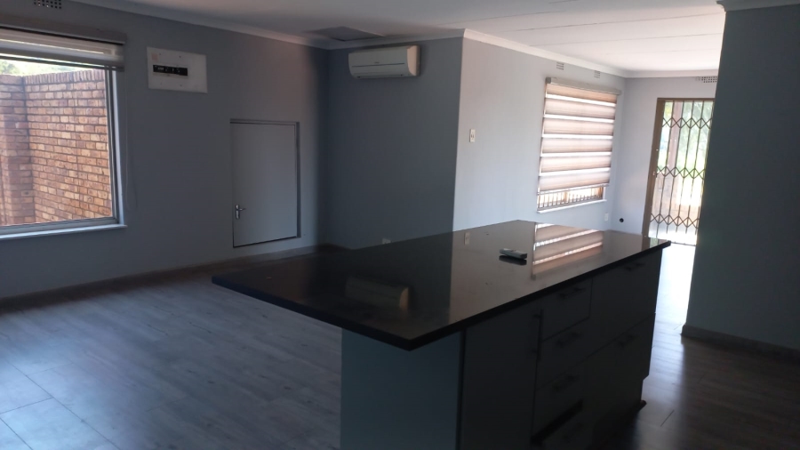 To Let 1 Bedroom Property for Rent in Glenvista Gauteng