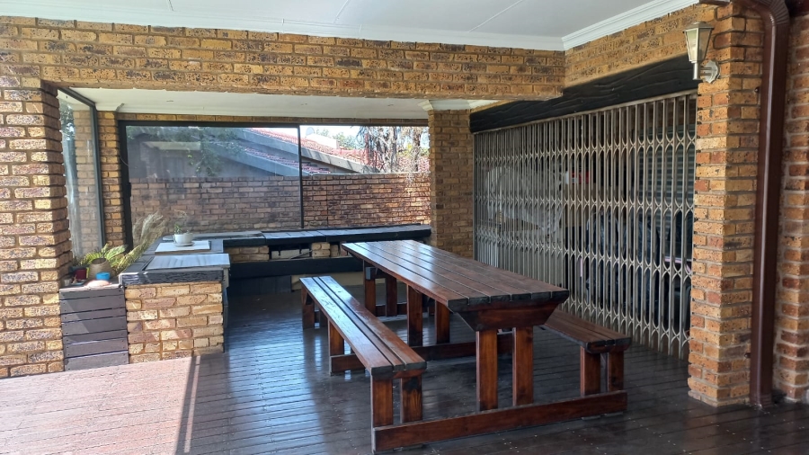 To Let 1 Bedroom Property for Rent in Glenvista Gauteng