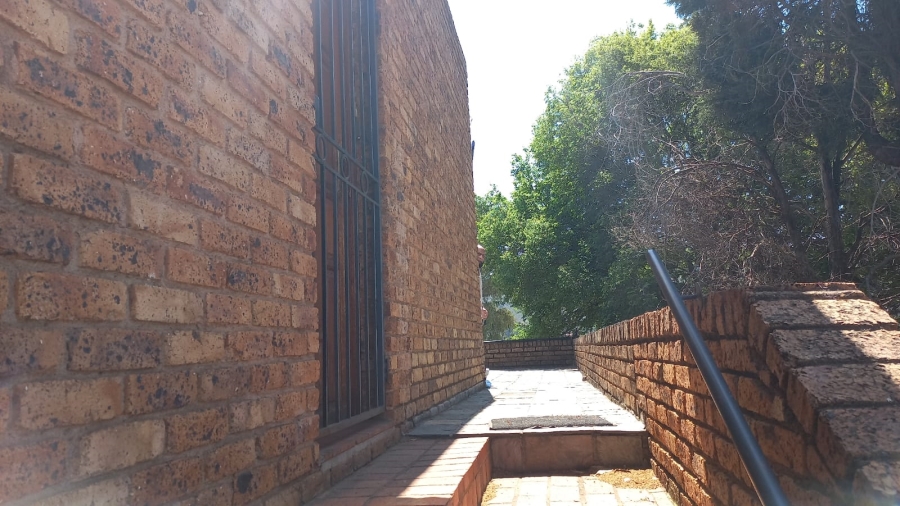 To Let 1 Bedroom Property for Rent in Glenvista Gauteng