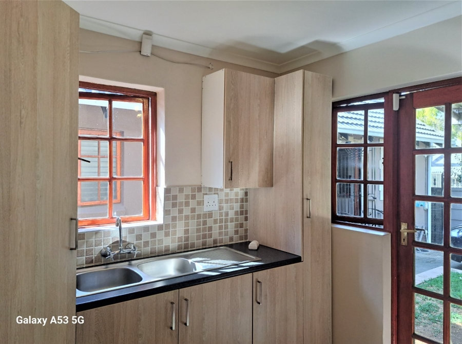 To Let 1 Bedroom Property for Rent in Northwold Gauteng