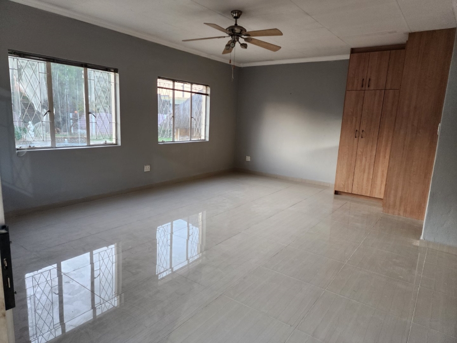 To Let 3 Bedroom Property for Rent in Freeway Park Gauteng