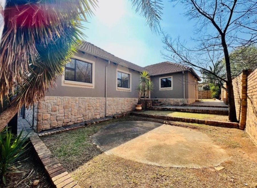 To Let 4 Bedroom Property for Rent in Greenstone Hill Gauteng