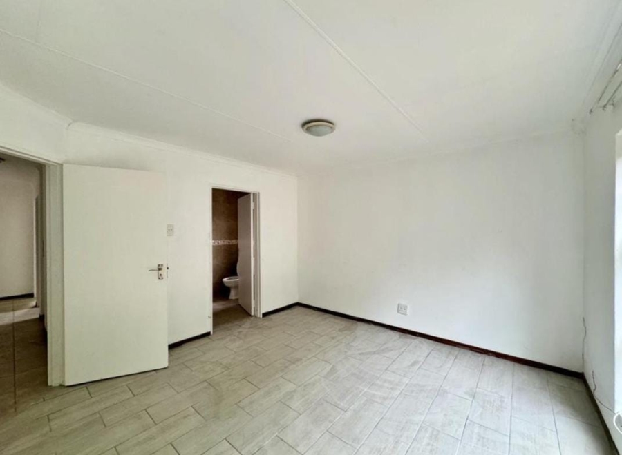 To Let 4 Bedroom Property for Rent in Greenstone Hill Gauteng