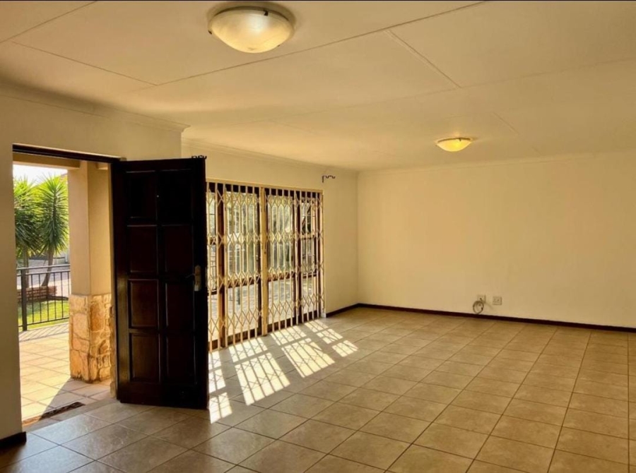 To Let 4 Bedroom Property for Rent in Greenstone Hill Gauteng