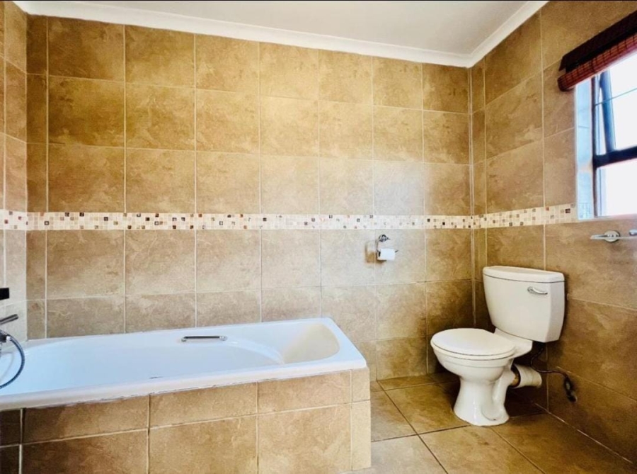 To Let 4 Bedroom Property for Rent in Greenstone Hill Gauteng