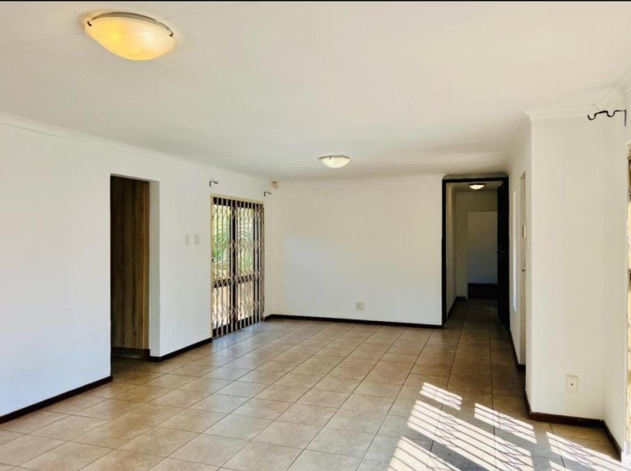 To Let 4 Bedroom Property for Rent in Greenstone Hill Gauteng