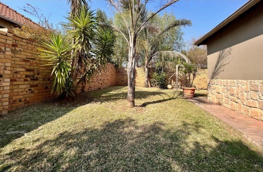 To Let 4 Bedroom Property for Rent in Greenstone Hill Gauteng
