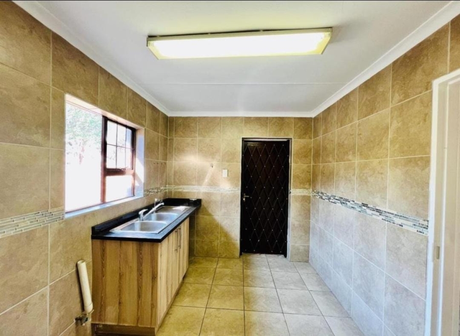 To Let 4 Bedroom Property for Rent in Greenstone Hill Gauteng