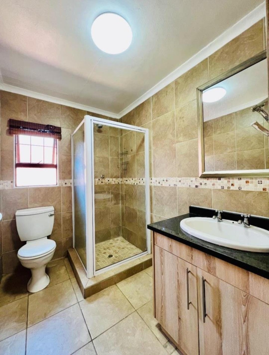 To Let 4 Bedroom Property for Rent in Greenstone Hill Gauteng