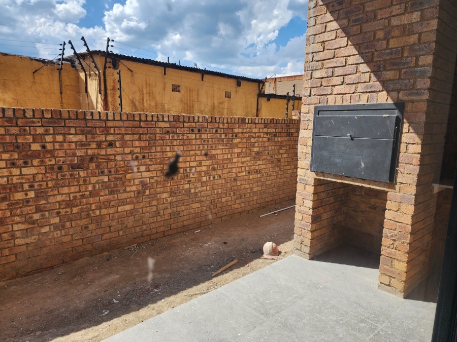 To Let 2 Bedroom Property for Rent in Witfield Gauteng