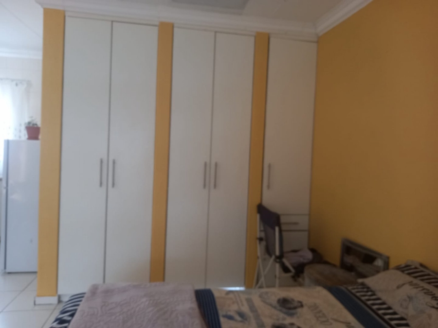 To Let  Bedroom Property for Rent in Glen Austin Gauteng