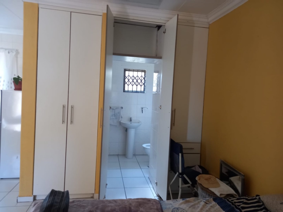 To Let  Bedroom Property for Rent in Glen Austin Gauteng