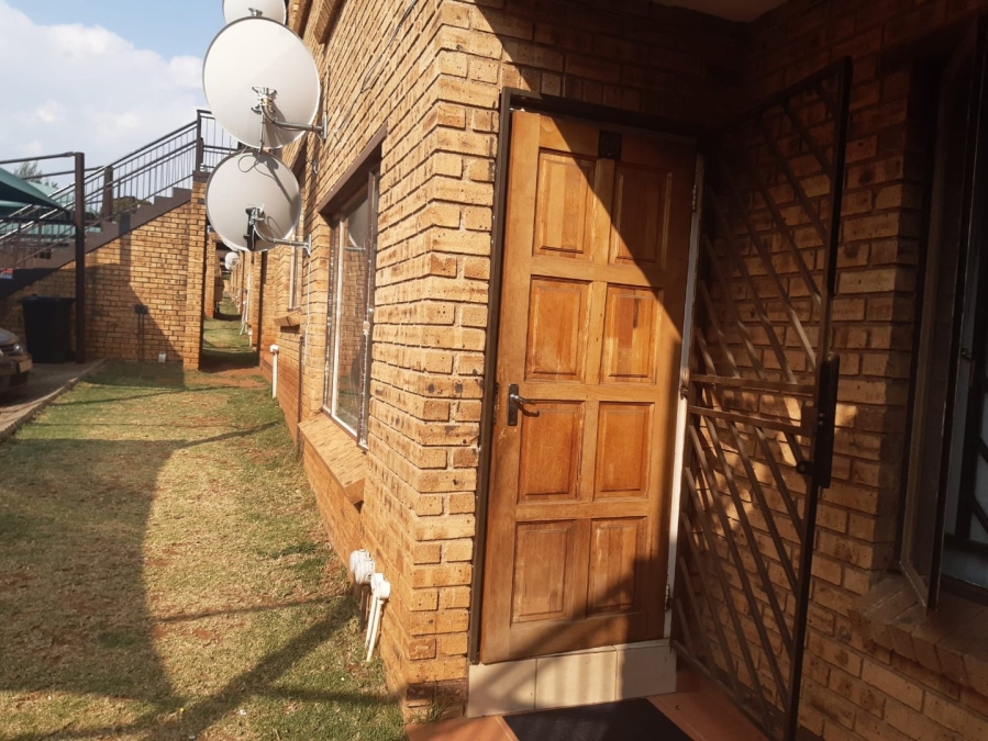 To Let 2 Bedroom Property for Rent in Meredale Gauteng