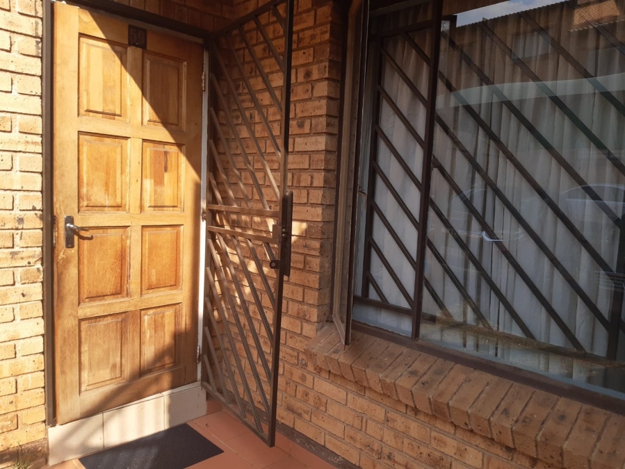 To Let 2 Bedroom Property for Rent in Meredale Gauteng