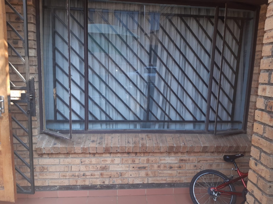 To Let 2 Bedroom Property for Rent in Meredale Gauteng