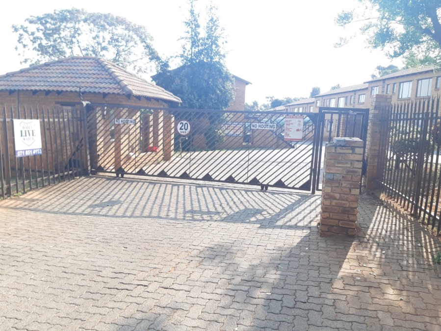 To Let 2 Bedroom Property for Rent in Meredale Gauteng