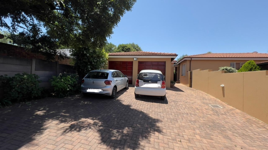 To Let 2 Bedroom Property for Rent in Mondeor Gauteng