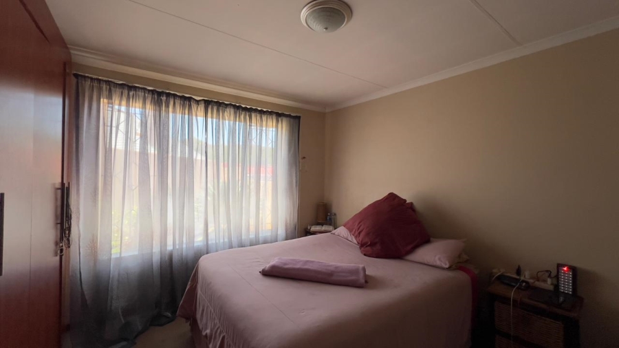 To Let 2 Bedroom Property for Rent in Mondeor Gauteng