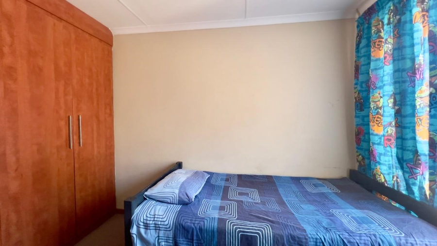 To Let 2 Bedroom Property for Rent in Mondeor Gauteng