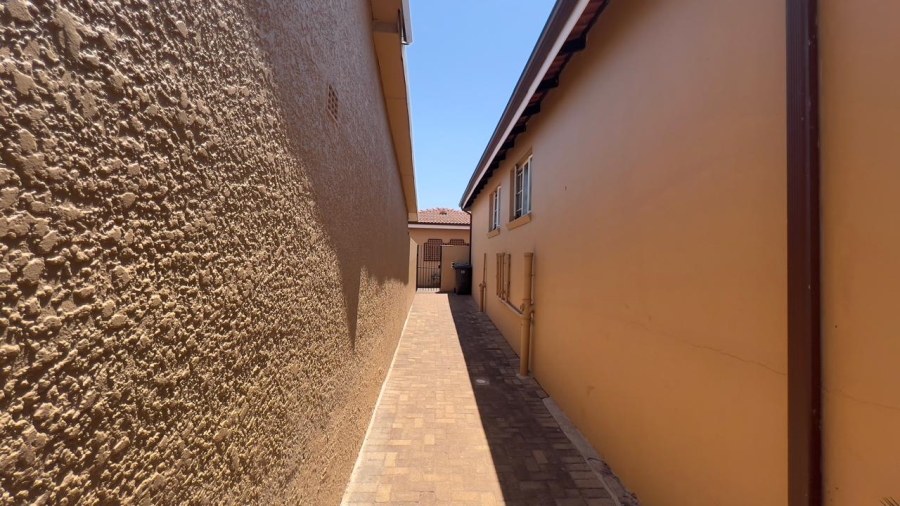 To Let 2 Bedroom Property for Rent in Mondeor Gauteng