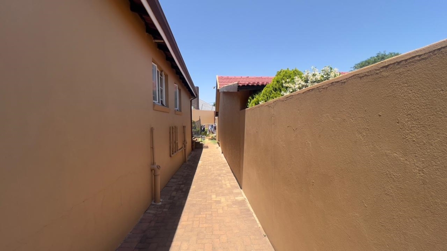 To Let 2 Bedroom Property for Rent in Mondeor Gauteng