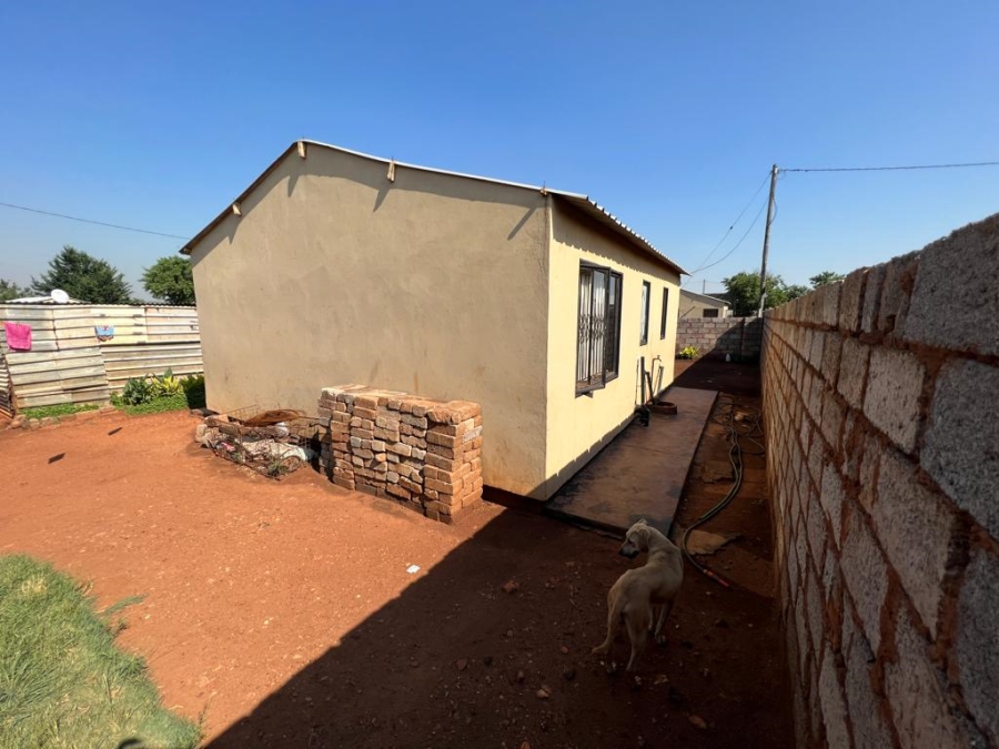 2 Bedroom Property for Sale in Zonkezizwe Gauteng