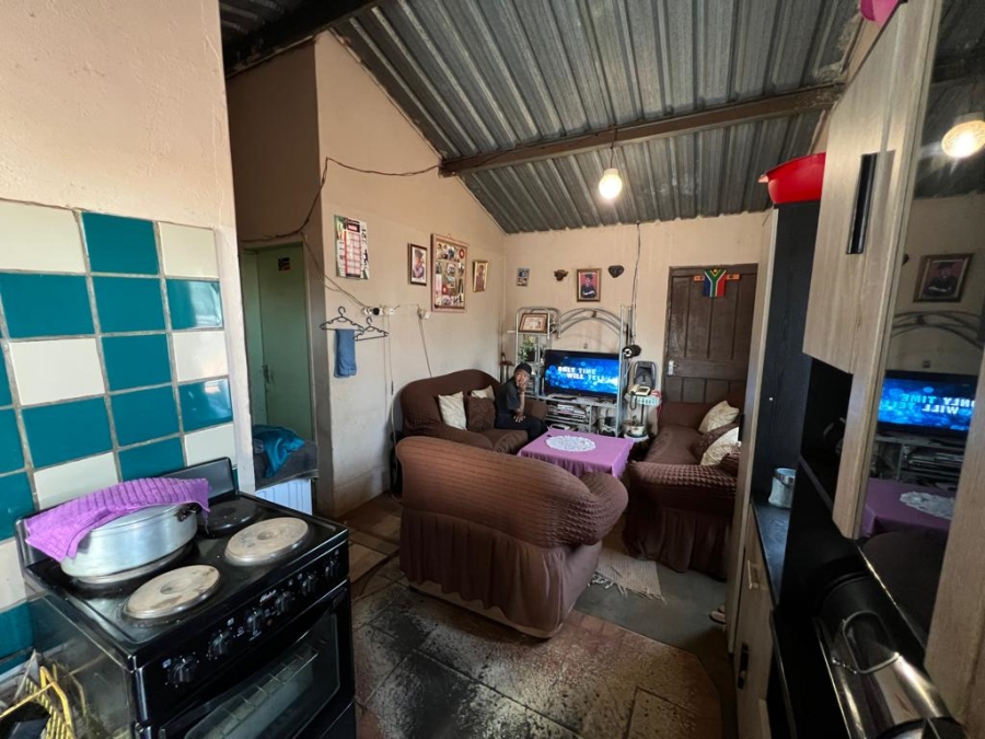 2 Bedroom Property for Sale in Zonkezizwe Gauteng