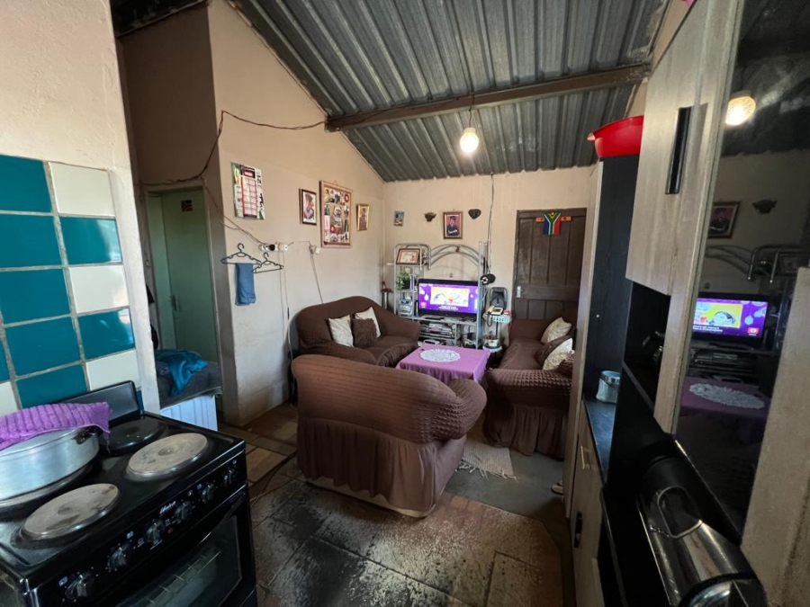 2 Bedroom Property for Sale in Zonkezizwe Gauteng