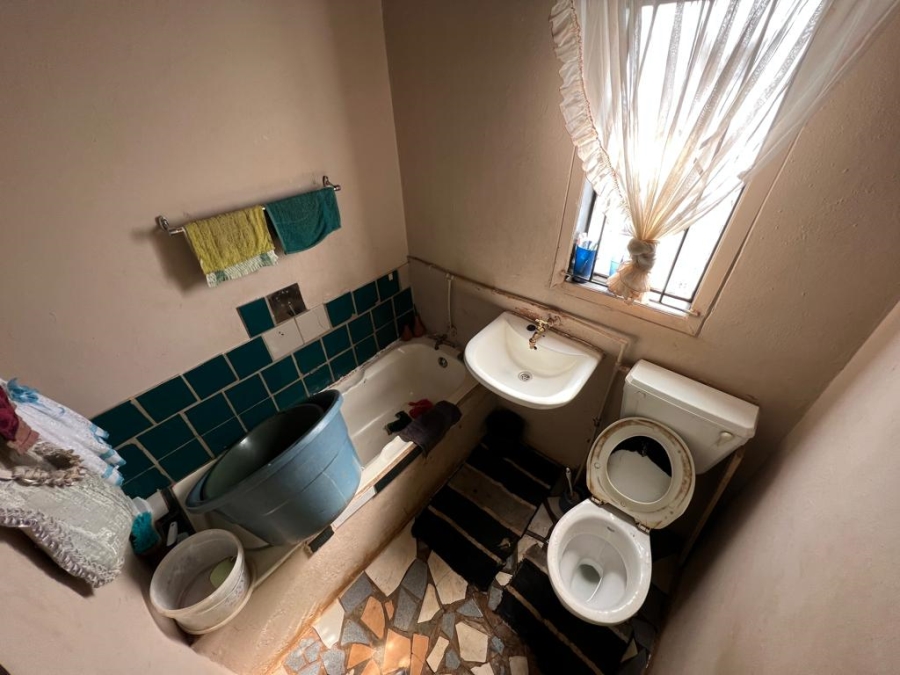 2 Bedroom Property for Sale in Zonkezizwe Gauteng