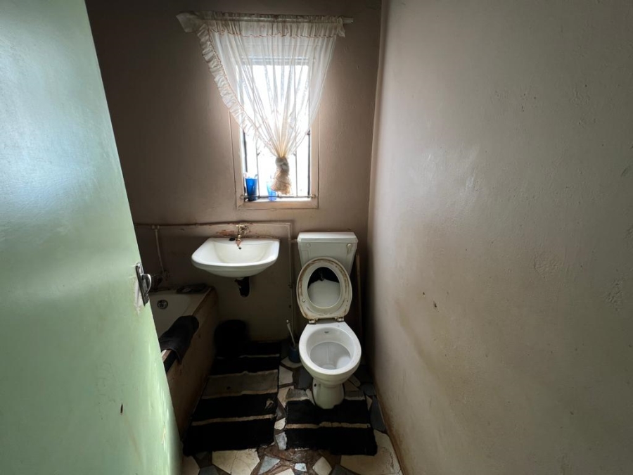 2 Bedroom Property for Sale in Zonkezizwe Gauteng