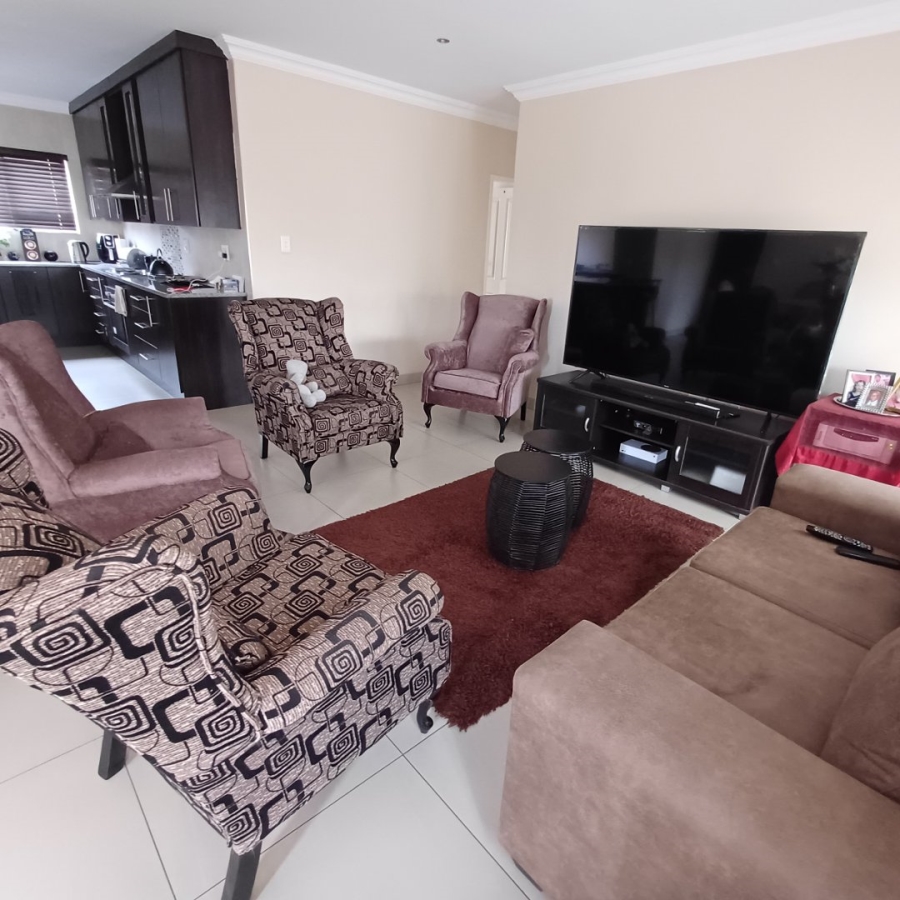 To Let 3 Bedroom Property for Rent in Thatchfield Hills Gauteng