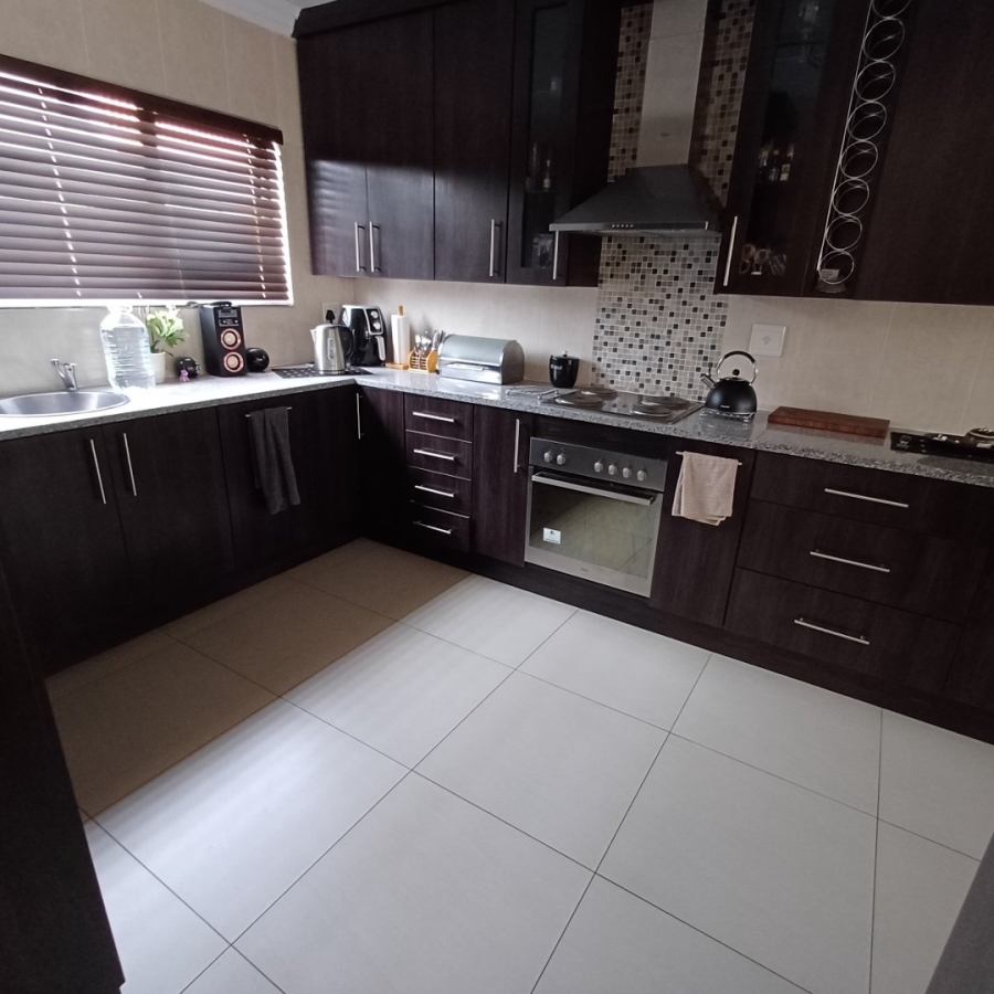 To Let 3 Bedroom Property for Rent in Thatchfield Hills Gauteng