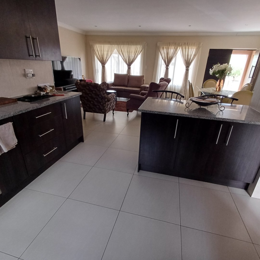To Let 3 Bedroom Property for Rent in Thatchfield Hills Gauteng