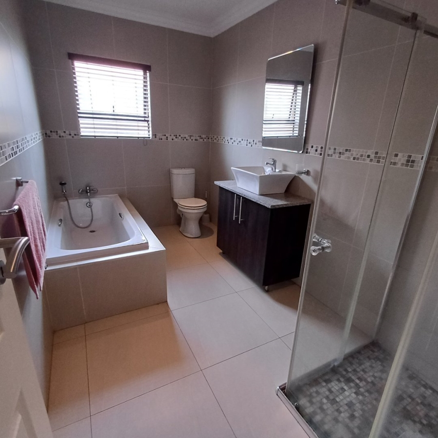 To Let 3 Bedroom Property for Rent in Thatchfield Hills Gauteng