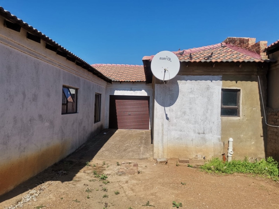 To Let 4 Bedroom Property for Rent in Soshanguve P Gauteng