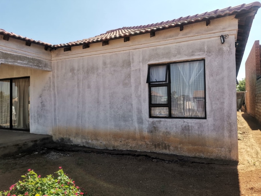 To Let 4 Bedroom Property for Rent in Soshanguve P Gauteng