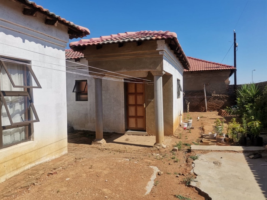 To Let 4 Bedroom Property for Rent in Soshanguve P Gauteng