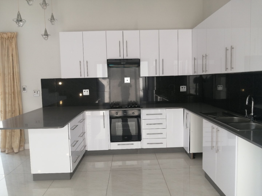 To Let 2 Bedroom Property for Rent in Waterfall Gauteng